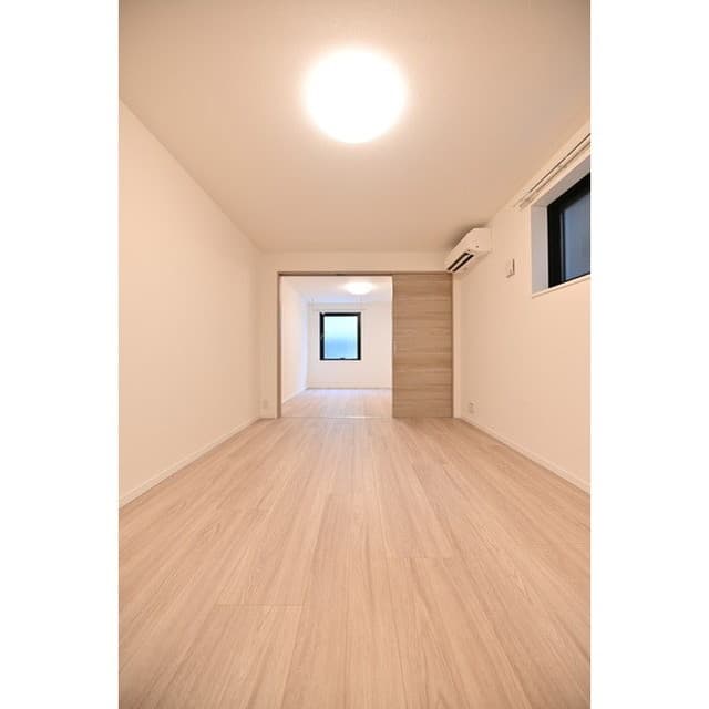 Room image 16