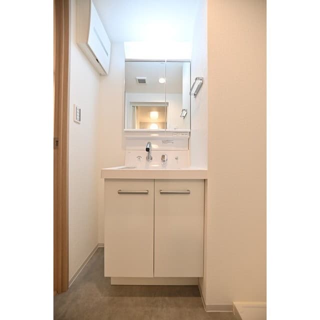 Room image 13