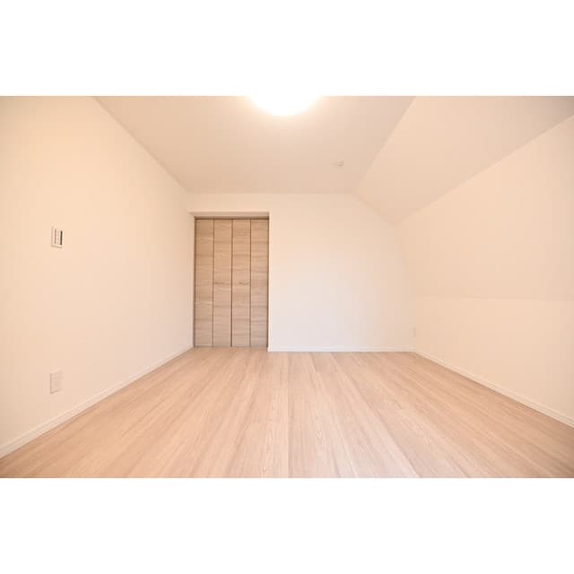 Room image 16