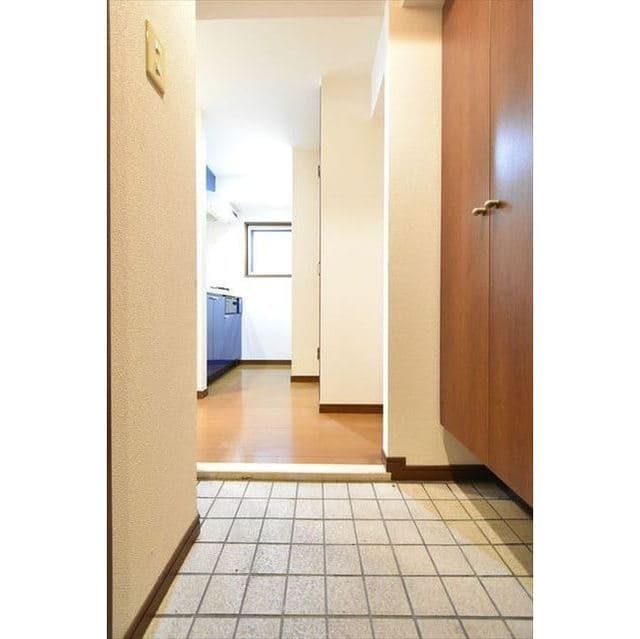 Room image 12