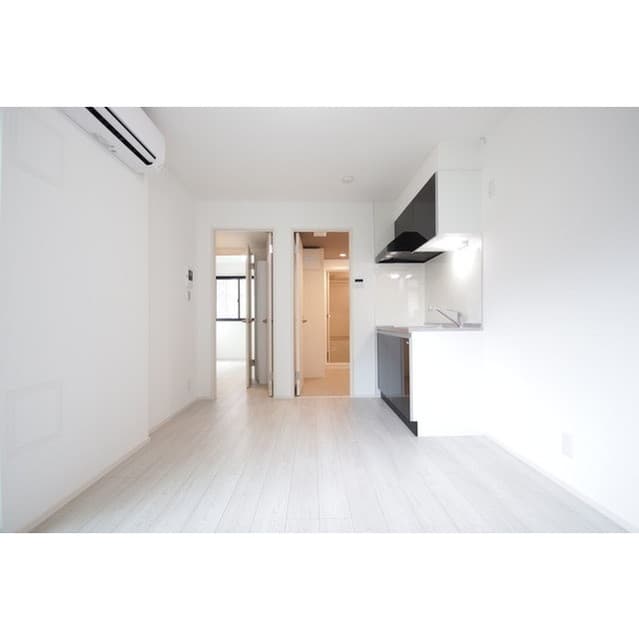Room image 14