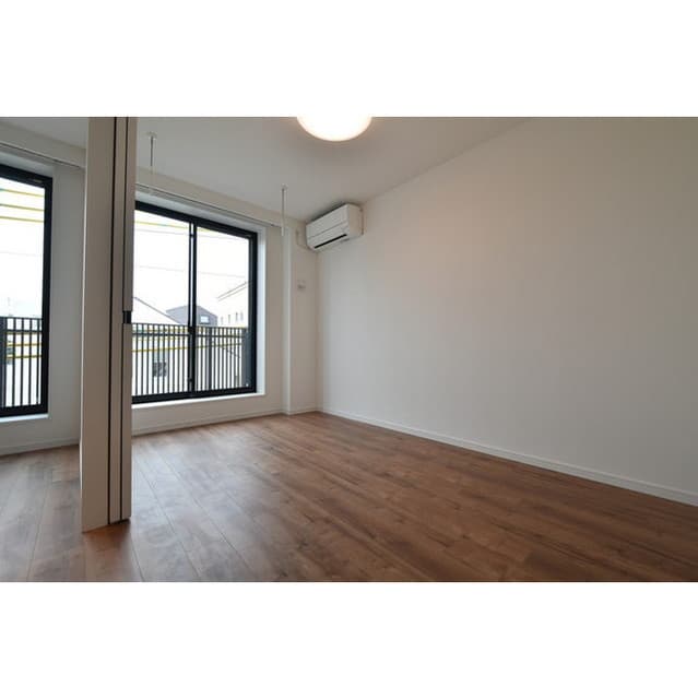 Room image 14