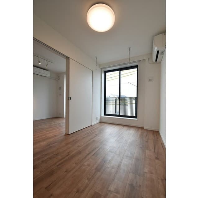 Room image 16