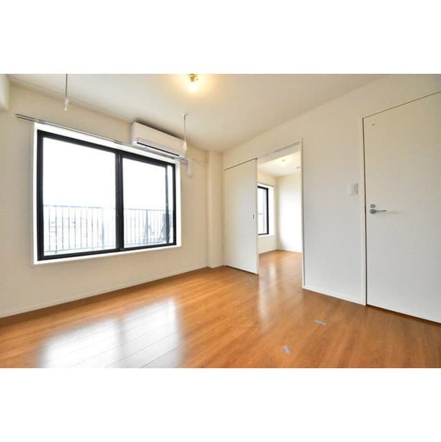 Room image 15