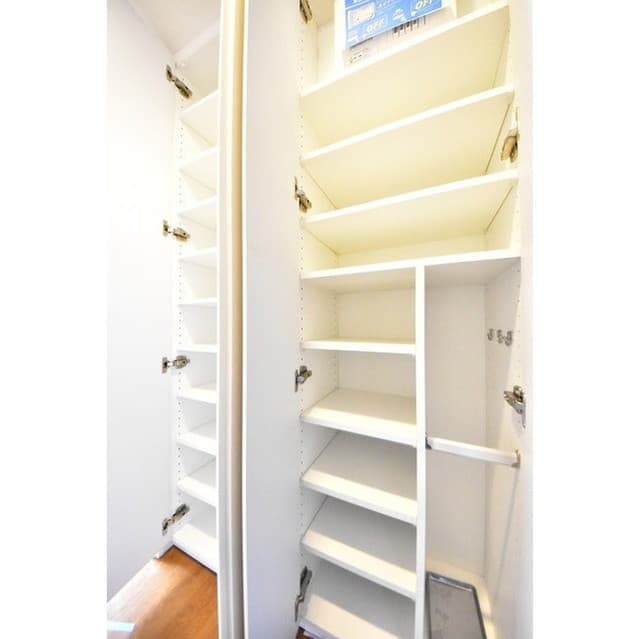 Room image 8