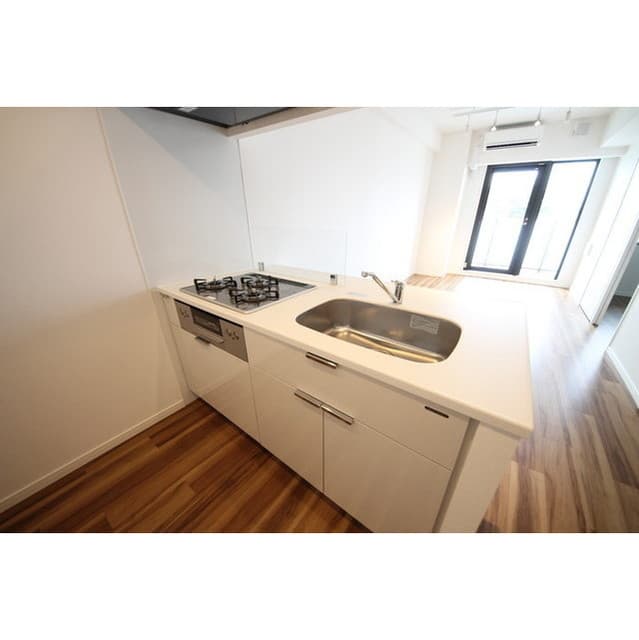 Room image 8