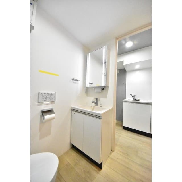 Room image 11