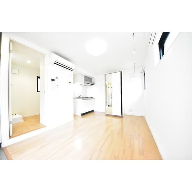 Room image 16