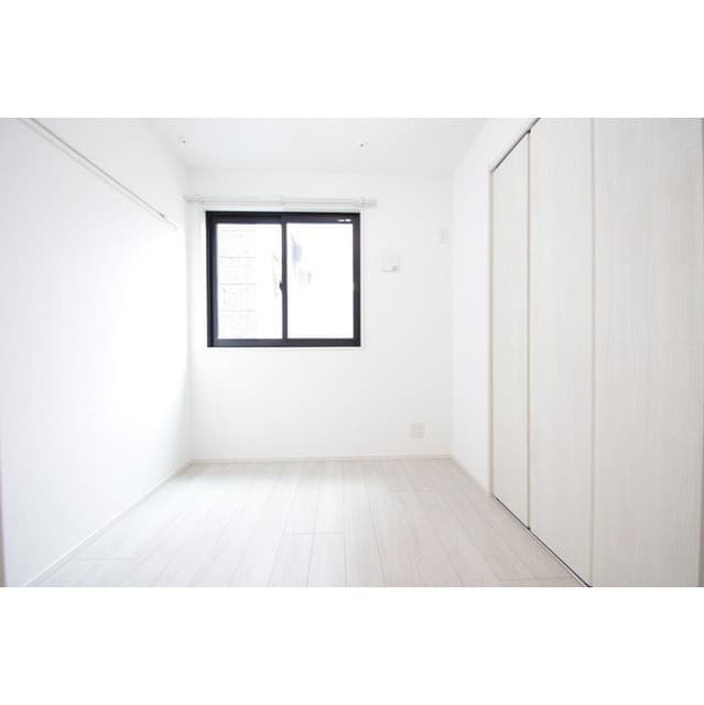 Room image 11