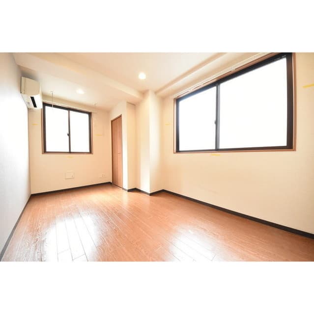 Room image 12