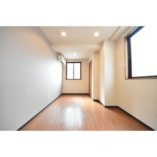 Room image 13