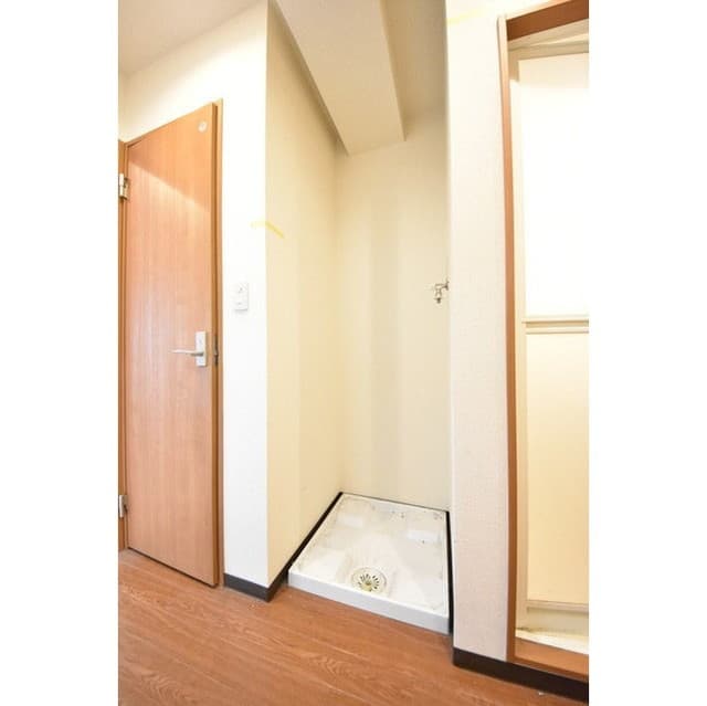 Room image 8