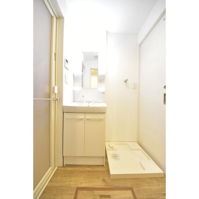 Room image 12