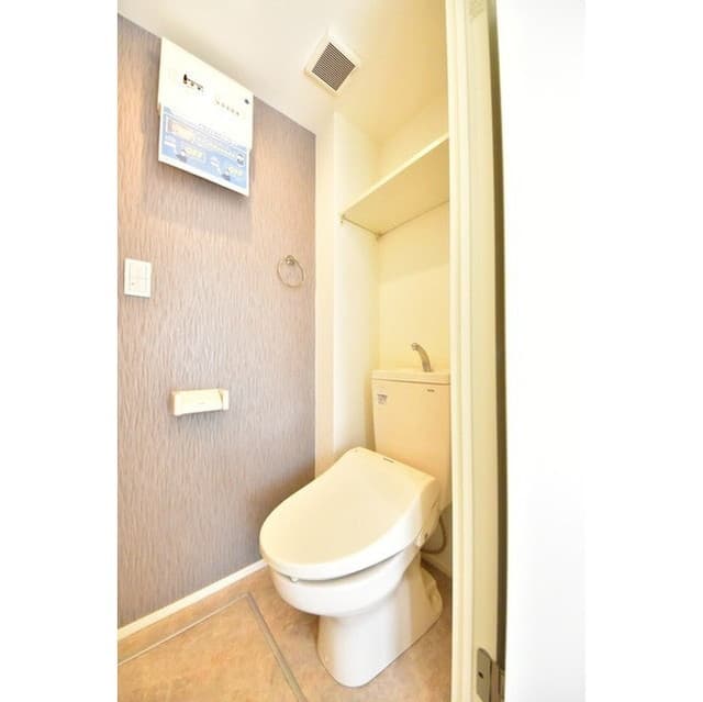 Room image 8