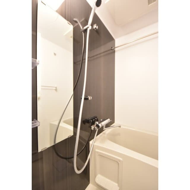 Room image 12