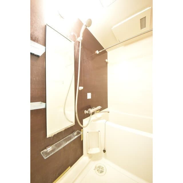 Room image 11