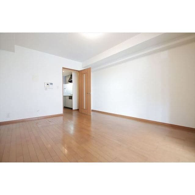 Room image 15