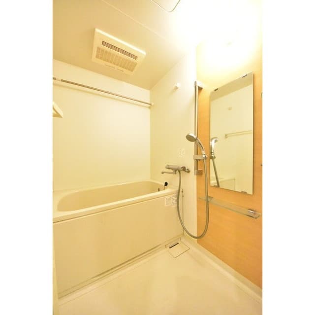 Room image 8