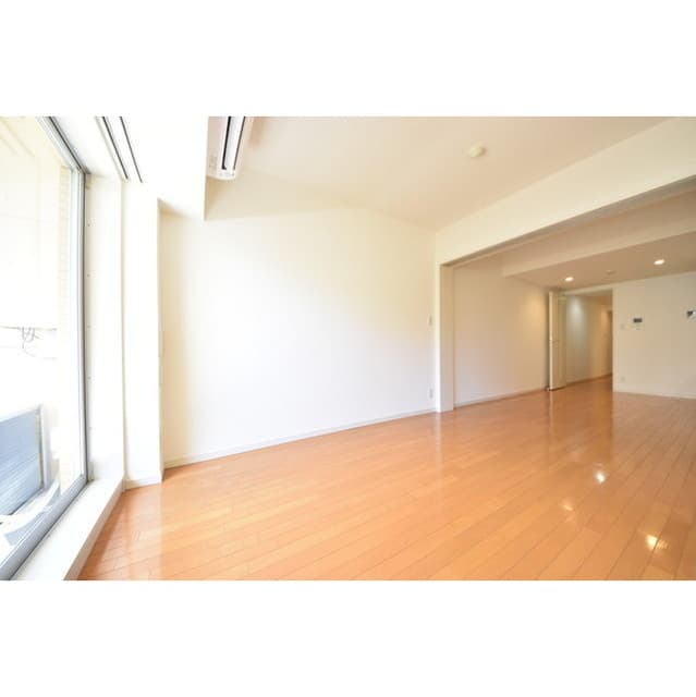 Room image 15
