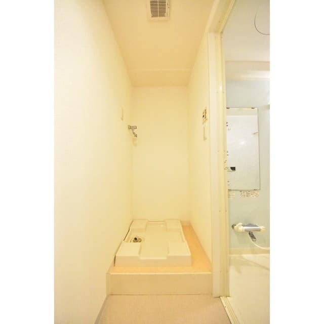 Room image 16