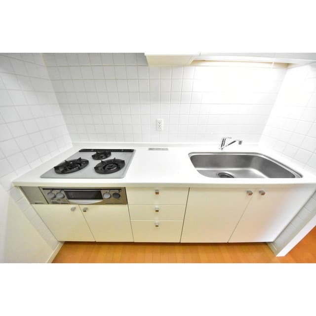 Room image 8