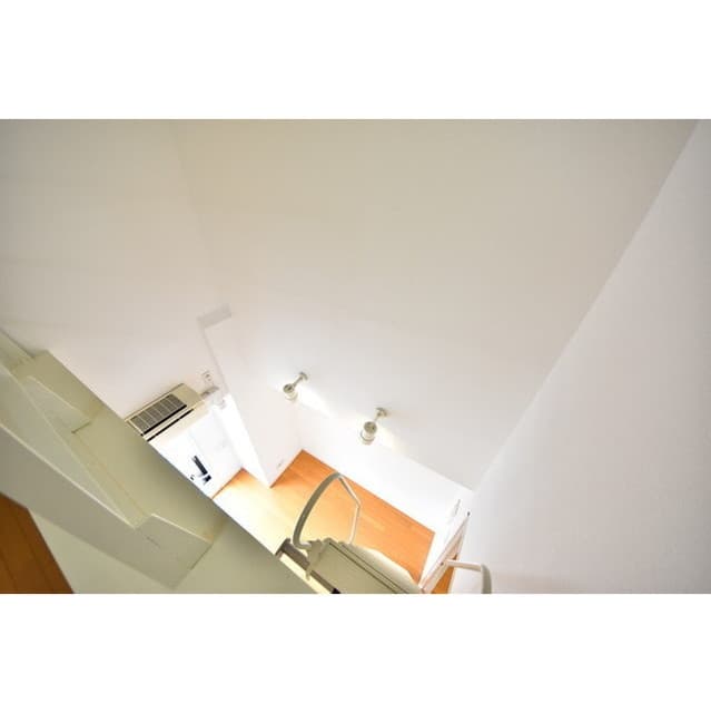 Room image 16