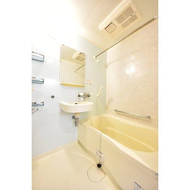 Room image 9