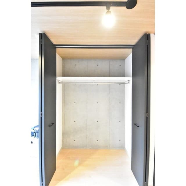 Room image 13