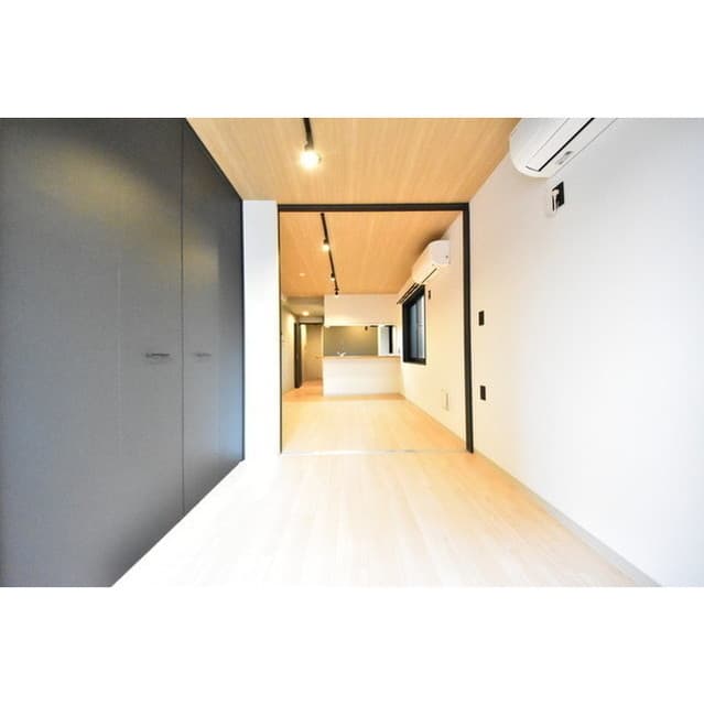 Room image 15