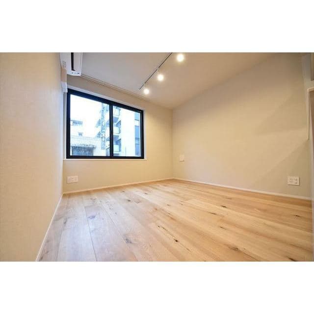 Room image 13