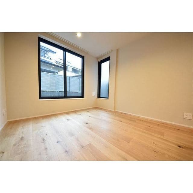 Room image 16