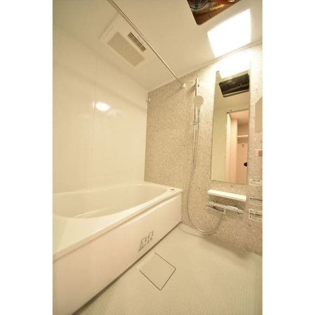 Room image 12