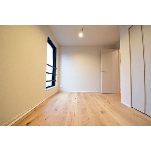 Room image 15