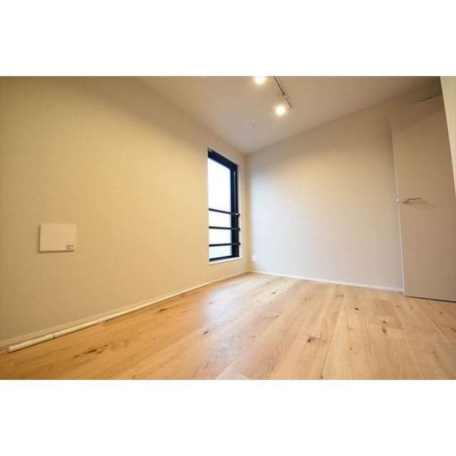 Room image 16