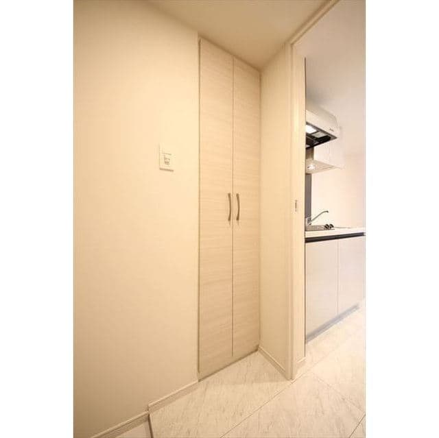 Room image 12