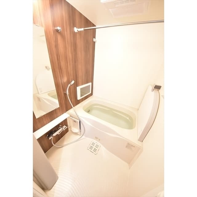 Room image 15