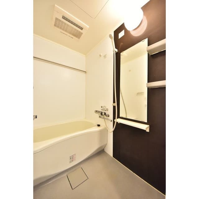 Room image 16