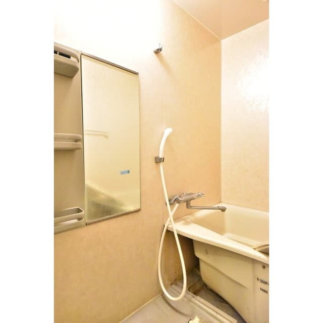 Room image 10