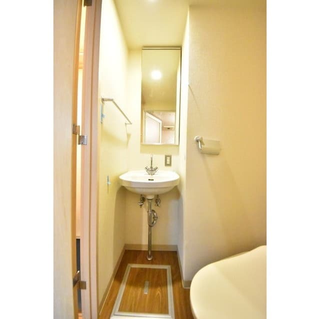 Room image 11