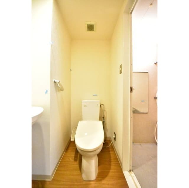 Room image 12