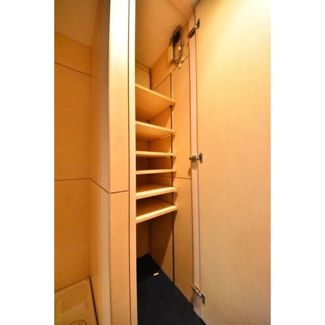 Room image 8