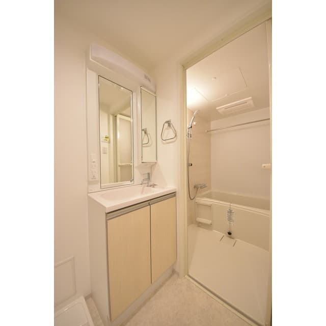 Room image 8