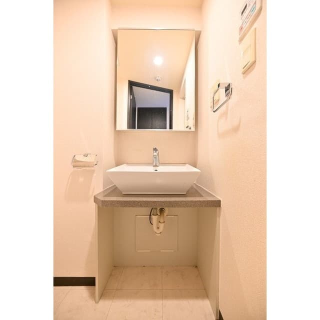 Room image 9