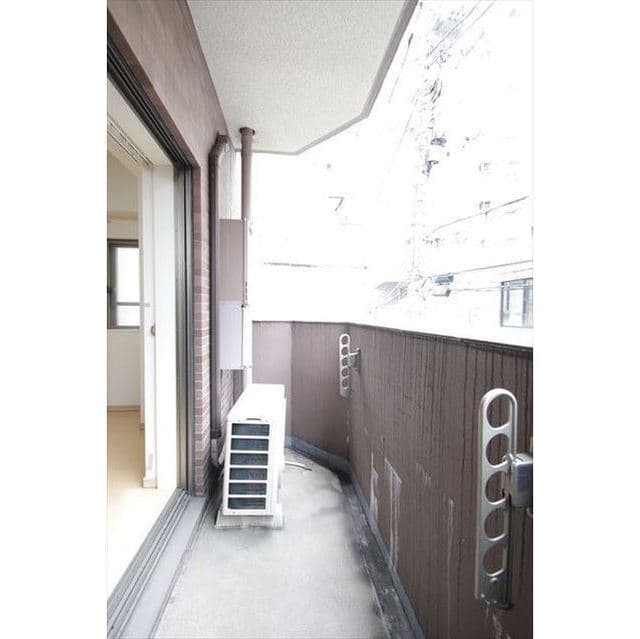 Room image 16