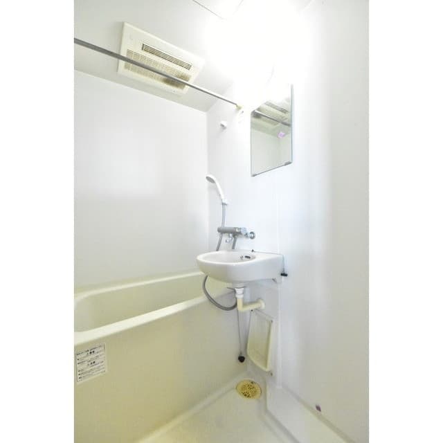 Room image 10