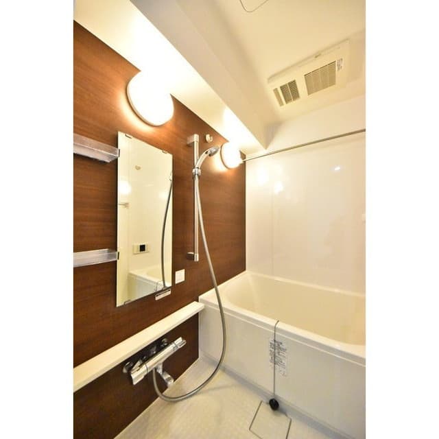Room image 8