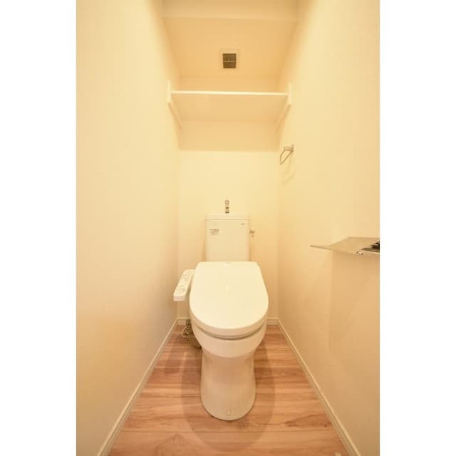 Room image 16