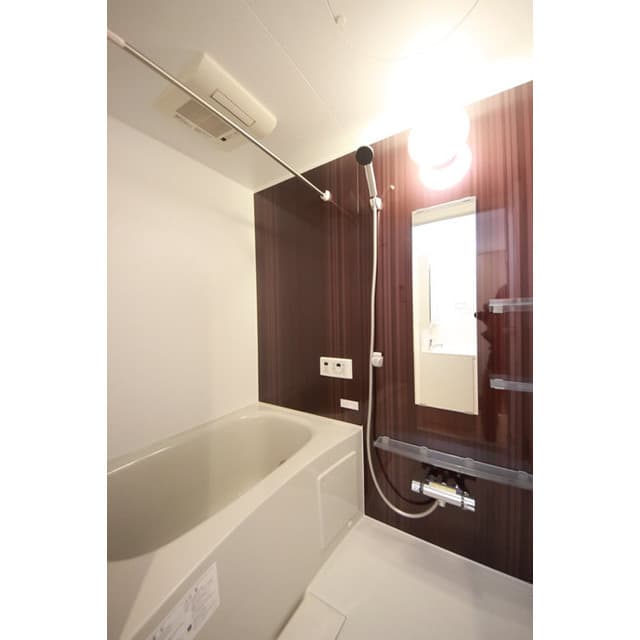 Room image 8