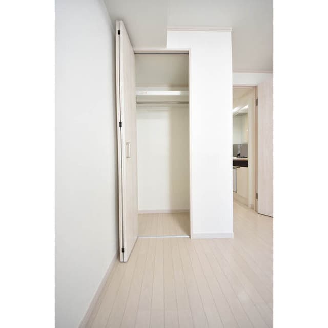 Room image 16