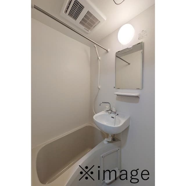 Room image 9
